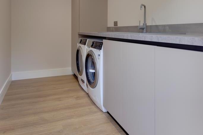Appliances include an AEG automatic washing machine and an AEG tumble dryer.