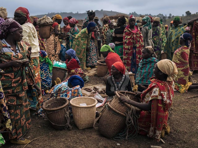 Displaced women from the Bafuliru community make purchases at the market of the internally displaced persons camp of Bijombo.