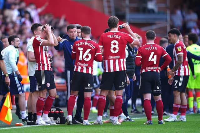 Sheffield United manager Paul Heckingbottom speaks to his players during a drinks break during the Sky Bet Championship play-off semi-final, first leg against Nottingham Forest: Martin Rickett/PA Wire.
