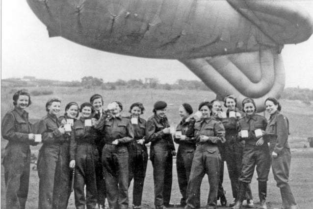 Members of the Women's Auxiliary Air Force (WAAF) at Petre Street Barrage Balloon site, c. 1940 (picture reference s02568)