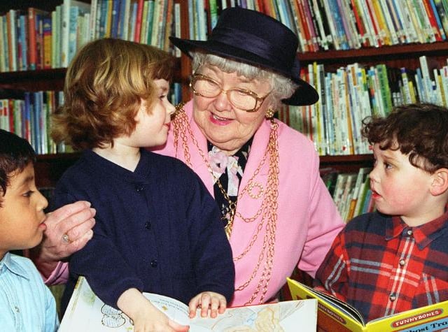 Children (aged 4) reading in the library with mayor Dorothy Layton.  in 1997.