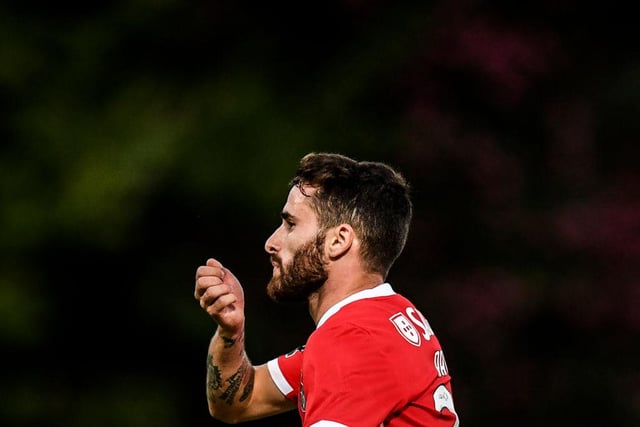 Benfica midfielder Rafa Silva is eager to join Arsenal, who are pushing hard to sign him despite his reported £71.5m release clause. (Correio da Manha via Metro)