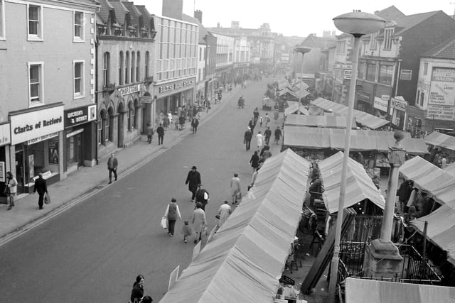 A great shot looking down a busy West Gate - who remembers the market being this big?