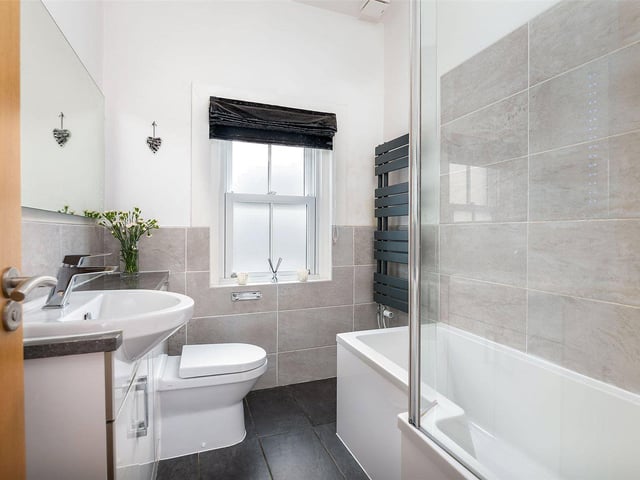 The contemporary family bathroom.
