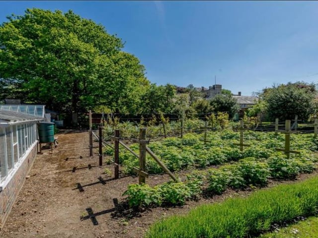 There are many gardens surrounding this house, such as the large front garden, with a sweeping driveway and the rear garden, surrounded by impressive mature trees. Additionally there is a hidden walled garden with a large vegetable patch and spacious greenhouses.