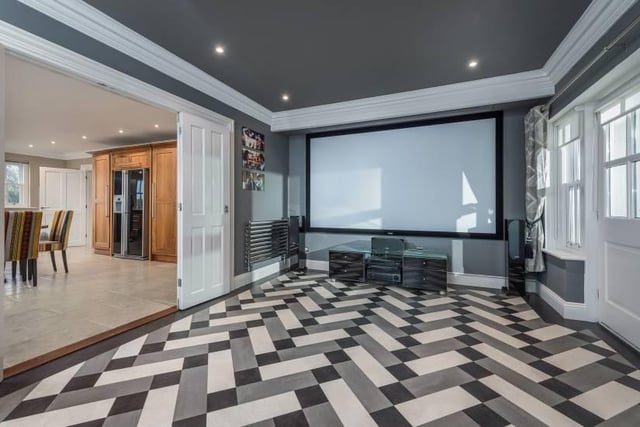 The mansion's leisure area consists "of a cinema room and bar/games room, with fixed screen and overhead speakers, built in bar and space for pool table, skylights window and folding doors to the rear."