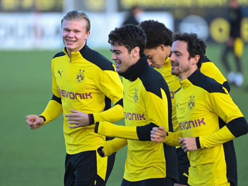 Manchester City are considering a double swoop worth in excess of £100million for Borussia Dortmund pair Erling Haaland and Giovanni Reyna in the summer. The pair’s fathers both previously played the Citizens. (90min)
