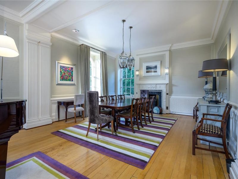 Drawing room dining area.
