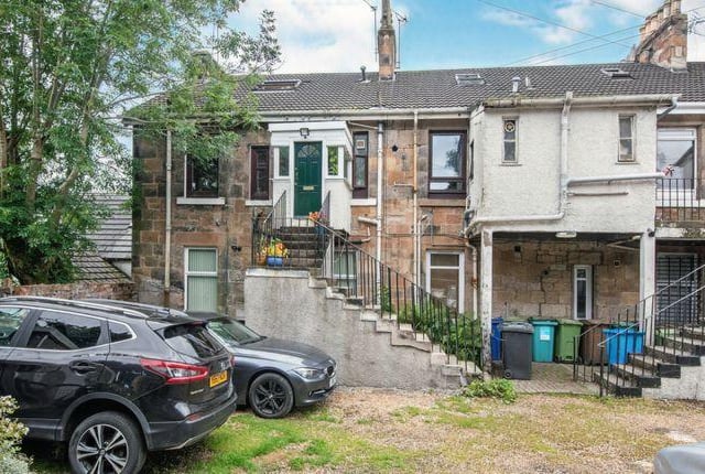 Another flat alternative, this two bed flat boasts two double bedrooms as well as a good sized study which leads to a modern shower room with vanity storage. Available for offers over 135,000 GBP