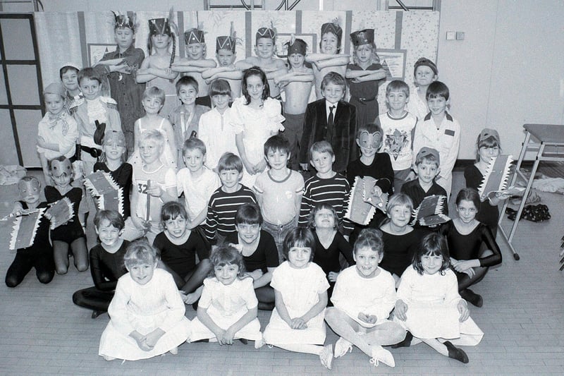 Pupils from Mansfield's Carter Lane School in 1988.