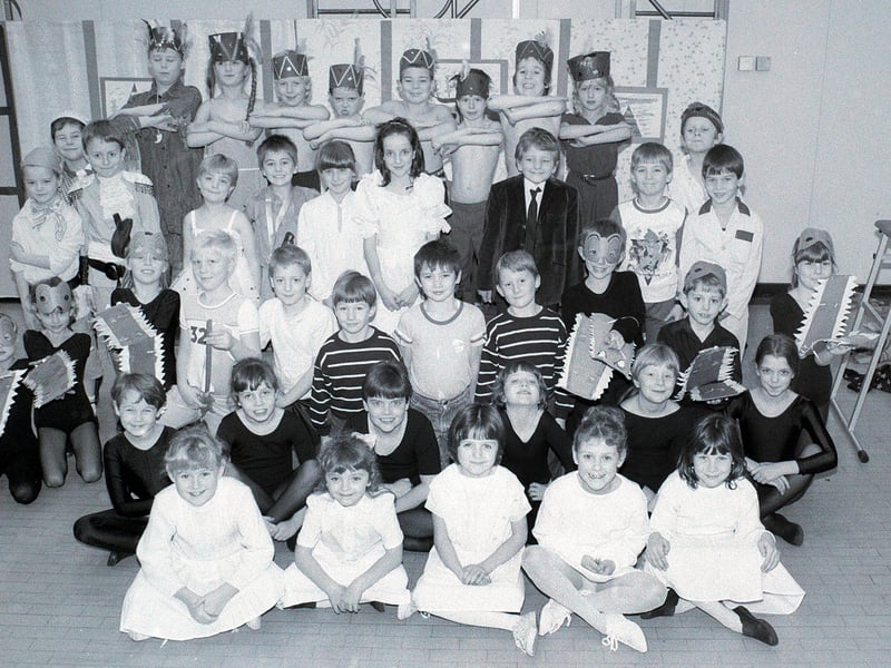 Pupils from Mansfield's Carter Lane School in 1988.