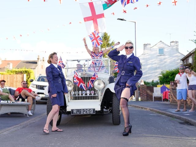 Lisa Hartgrove and Sharon Taylor at Mayfield Crescent, Askern PIcture: Chris Bevan