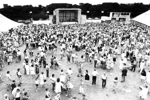The Bents Park crowd which turned out to see Timmy Mallett that summer. Were you there?