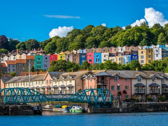 Average property price: £344,667. Average rent: £1,699. Monthly mortgage cost: £1,184. Monthly profit: £453.20.