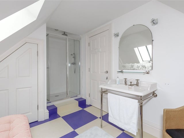 Bedroom 3 en-suite.
