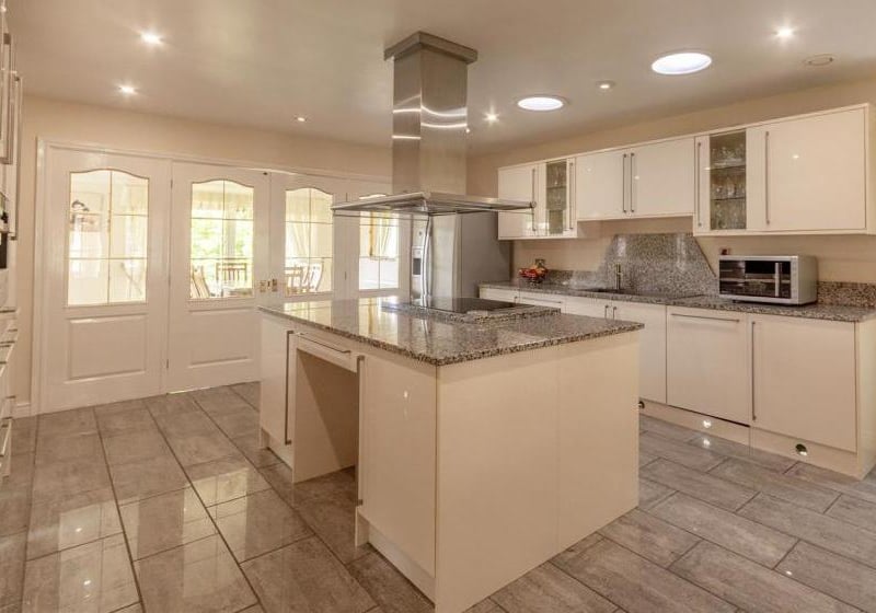 A wonderful kitchen, complete with a range of Miele appliances, gloss cabinets and units. It is complemented perfectly by its worktop and island.