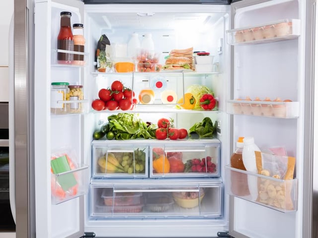 In 1755, William Cumming created a small artificial refrigeration machine which he demonstrated to his university students. The idea had no practical applications at the time but later evolved into the modern fridge.