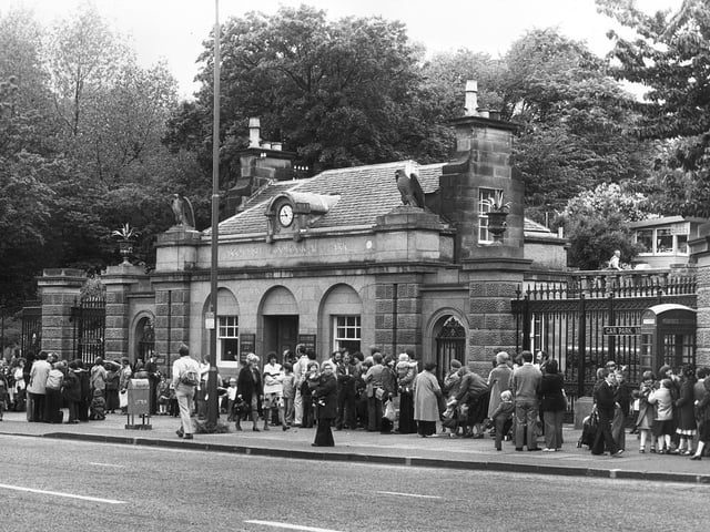 A 1980 exterior of Edinburgh Zoo - people queuing to get into Edinburgh Zoo.