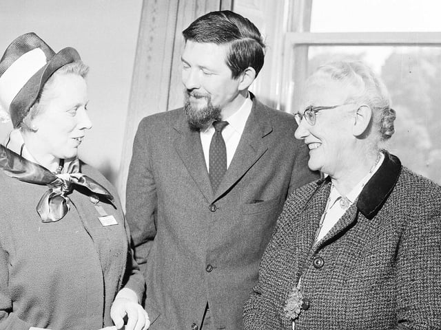 Mr Jim Haynes addresses the Soroptomist Club of Edinburgh, 1965.