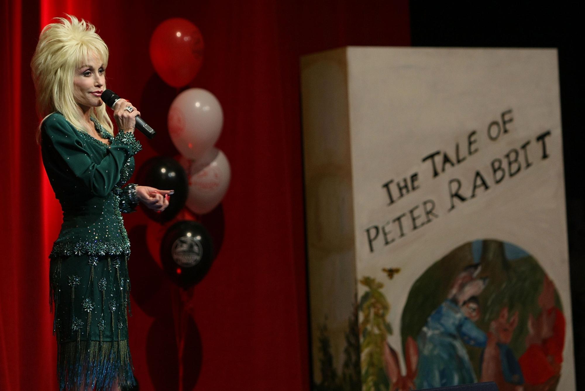 Country music legend Dolly Parton dies