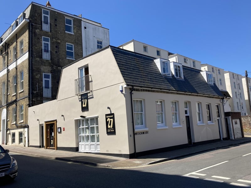 This fabulous Michelin recommended venue closed in August 2023 much to the disappointment of its very loyal customers. It is now being turned into an Italian eatery.