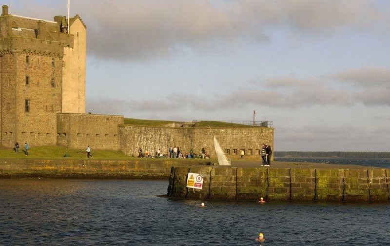 Broughty Ferry in Tayside has been hailed on of the top place to live in Scotland for its “golden sandy beach” and coastal paths up to Arbroath. The average cost for a home in the area costs £215,000 with rents reaching an average of £895 per month.