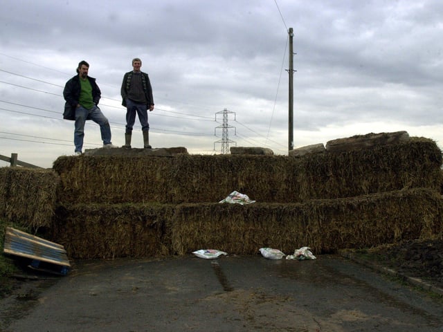 The Jubilee bridge defences near Fishlake, Doncaster were checked by David Hiner and Jeff Buck in 2000