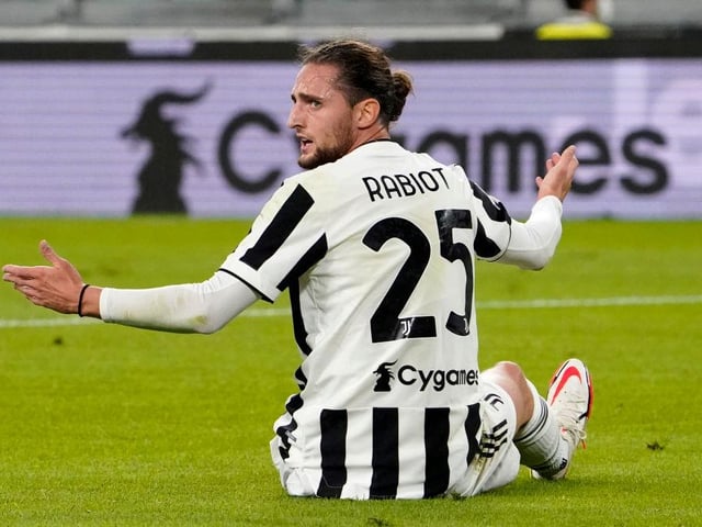 Newcastle United are now facing competition from Thomas Tuchel’s Chelsea for Juventus central midfielder Adrien Rabiot. (Calciomercato)

(Photo by Pier Marco Tacca/Getty Images)