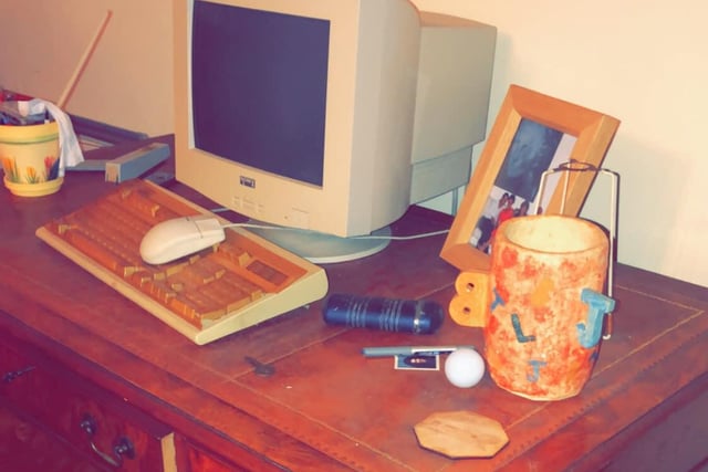 This computer looks like it could date back to the late 1990s.