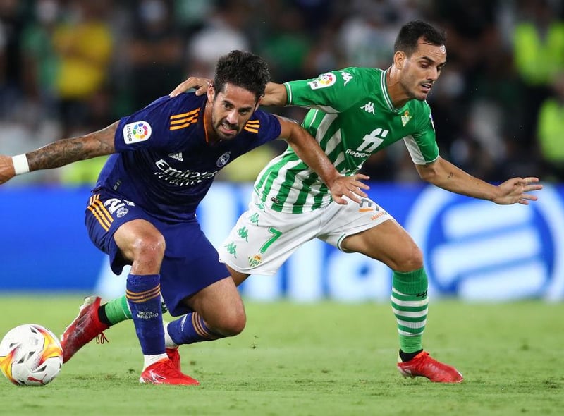 Leeds United have been sounded out over a January deal for Real Madrid playmaker Isco. (Sunday People)

 (Photo by Fran Santiago/Getty Images)