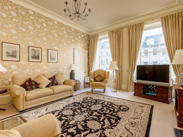 Principal bedroom / Drawing room.