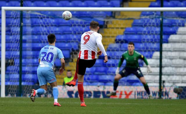 Who shone and struggled for Sunderland at Coventry City?