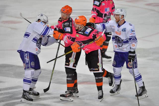 Tussle among Steelers and Clan players