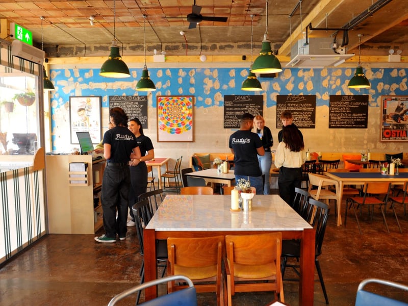 Rudy’s has quickly become the city’s gold standard for sourdough pizza lovers who appreciate a light, pillowy crust. Each dough is double-fermented for 24 hours and cooked in a specialised wood-fired oven for just 60 seconds. 🍽️ 8 Otley Road Unit 6-8, Arndale Centre, Headingley, Leeds, LS6 2UE