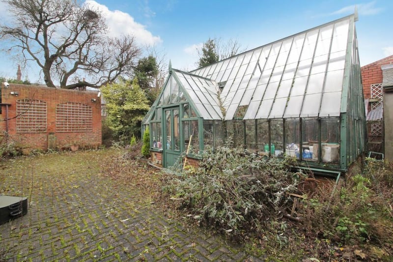 The rear garden features a large timber framed greenhouse and chicken coop - perfect for those into gardening!

Photo: Rightmove
