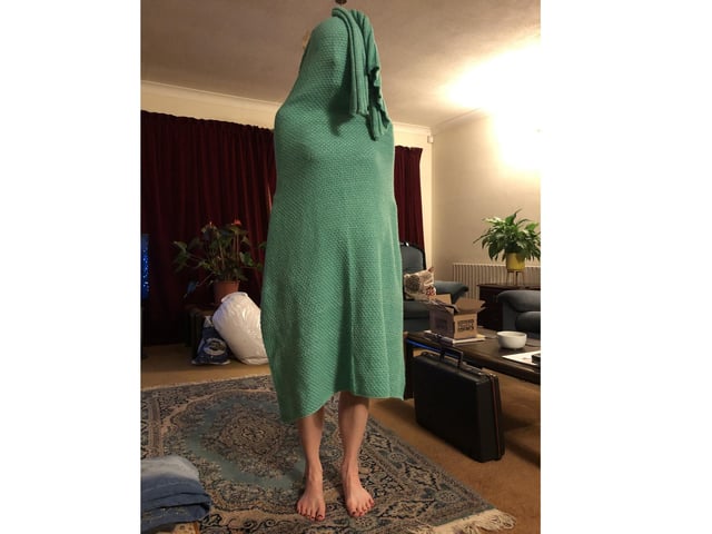 "Adult size. Nice and cosy."