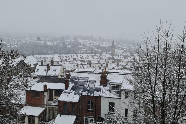 Snow topped houses by @waynosheffield.