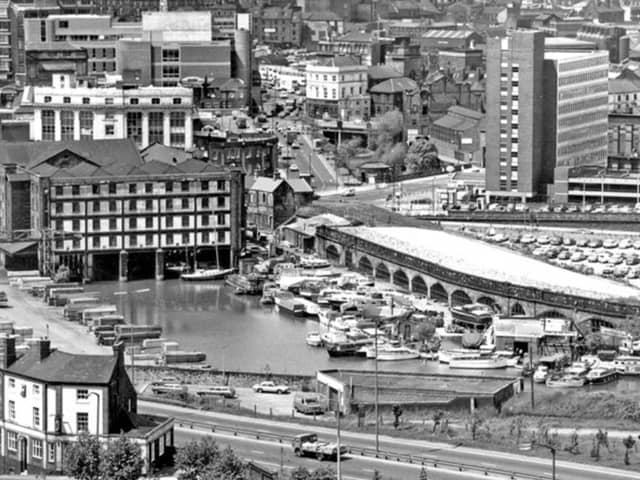 Victoria Quays in 1981, as seen from Hyde Park, with Sheffield Parkway and the old Durham Ox pub in the foreground