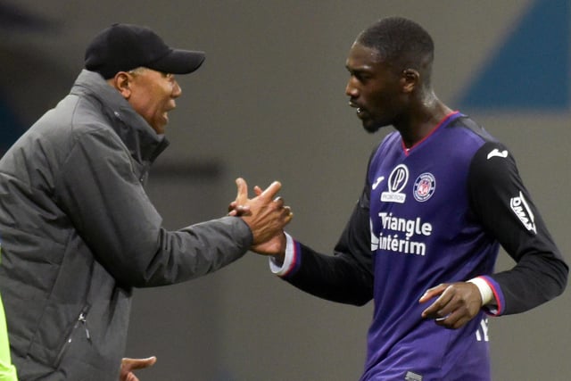 Middlesbrough are said to be closing in on ex-Arsenal striker Yaya Sanogo. The ex-France youth star, now 27, left Ligue 1 outfit Toulouse at the end of last season. (Football Insider)