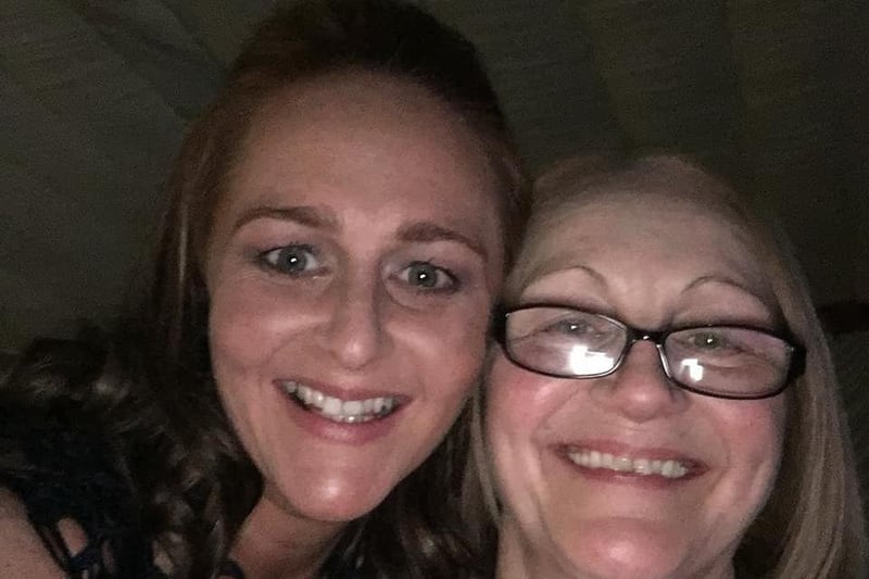 Dionne Emma Porthouse saud: Me and my beautiful Mam Patricia Porthouse. Can’t thank her enough for all she does for me and my girls.