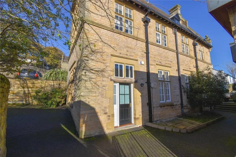 This two bed flat in 2 bed flat in Howard Road, Walkley, is in what is described as a beautiful conversion of a Victorian school. https://www.zoopla.co.uk/for-sale/details/56946768/