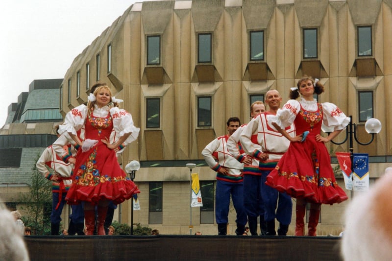 A Russian deaf theatre group perform in Tudor Square during the World Student Games Cultural Festival with the Town Hall extension (known as the Egg Box) in the background. Ref no: t04705