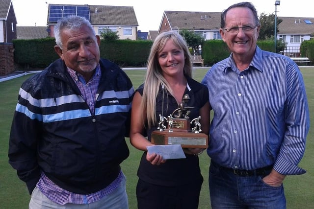Jenny Wilby: winner of the Marie Gee Memorial Trophy at Crookes Social Club in 2013
John Gee the organiser (Right) and Brian Thackery (Left) of Class Windows who donated the winners prize presenting Jenny Wilby with £100 plus the trophy.