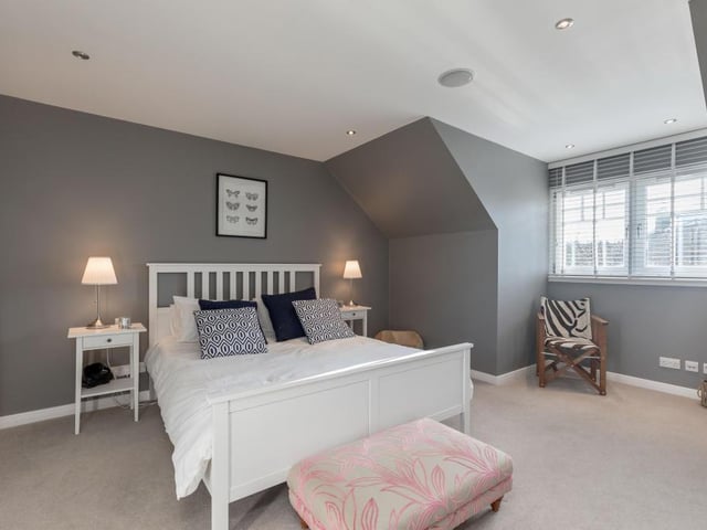 Principal bedroom.