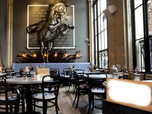 Another great bar that is well known for its craft beer and pizza.