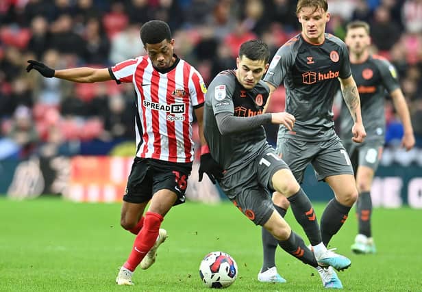 How do the average home attendances of Championship clubs compare?