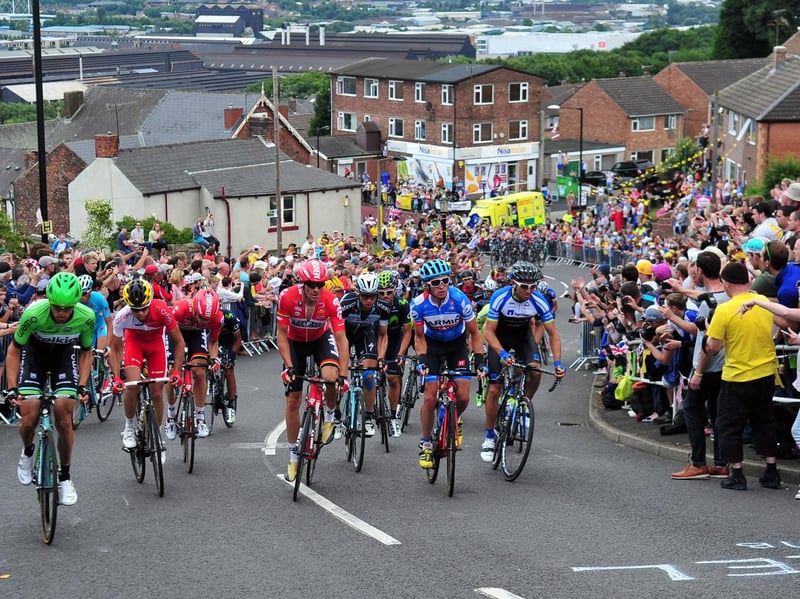 The peleton on stage 2 of the Tour de France, climb the steepest part of Jenkin Road in Sheffield (Picture: Tony Johnson)