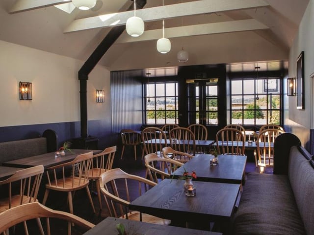 If your idea of romance is a walk on an East Neuk beach, then lunch in a gastropub, then this is the venue for you.
www.thekinneucharinn.com