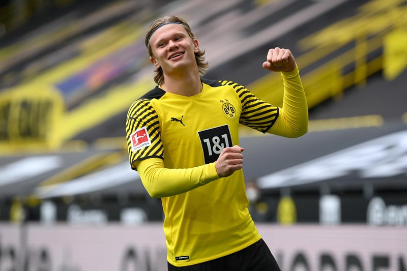 Man Utd have been tipped to challenge for Borussia Dortmund talisman Erling Haaland next summer, when his release clause of just £65m will be activated. Currently, he's valued at around £150m by the Bundesliga side. (Daily Star)