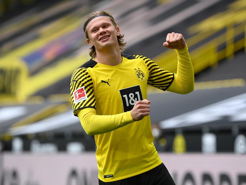 Man Utd have been tipped to challenge for Borussia Dortmund talisman Erling Haaland next summer, when his release clause of just £65m will be activated. Currently, he's valued at around £150m by the Bundesliga side. (Daily Star)